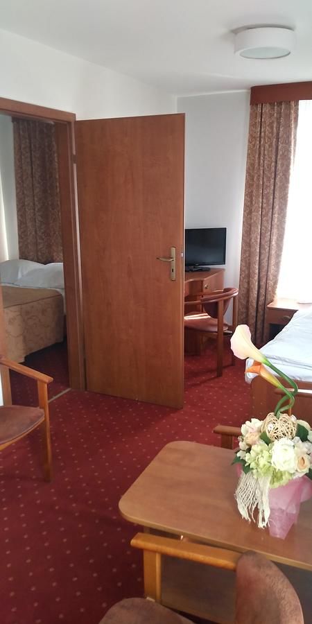 Отель Hotel Korona Цеханув-8