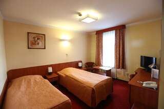 Отель Hotel Korona Цеханув Двухместный номер с 2 отдельными кроватями-2